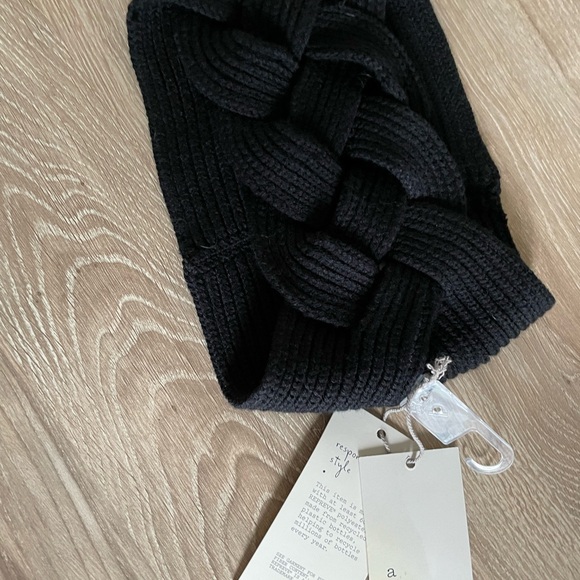 Braided Knit Head Wrap - Picture 3 of 6